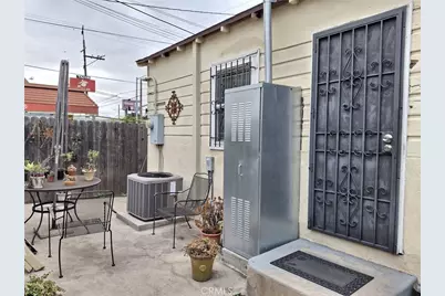 1346 W Century, Los Angeles, CA 90044 - Photo 15