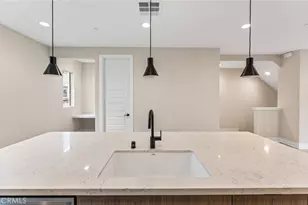 101 Kimberwick Ct, Burbank, CA 91506 - Photo 17