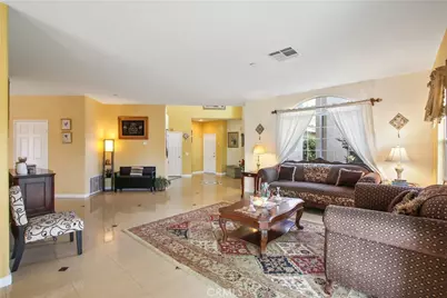 14573 Calgary, Fontana, CA 92336 - Photo 5