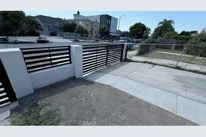 155 E 84th Street, Los Angeles, CA 90003 - Photo 11