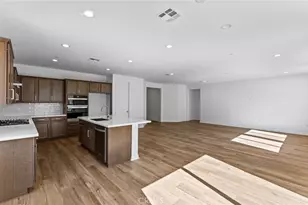 4057 Hudson Ln, Lake Elsinore, CA 92530 - Photo 9