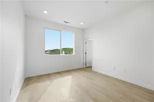 27341 Bear Creek Ln, Valencia, CA 91381 - Photo 23