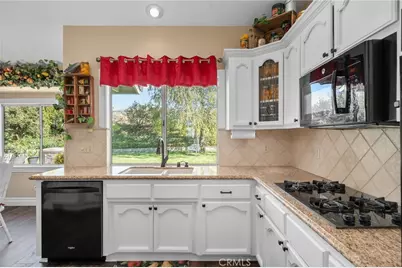 10684 Lakeview Road, Yucaipa, CA 92399 - Photo 19