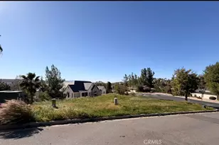 22851 Klamath Ct, Canyon Lake, CA 92587 - Photo 15