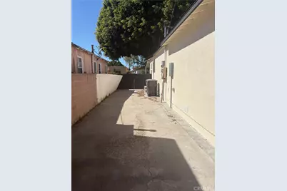 2260 Easy Avenue, Long Beach, CA 90810 - Photo 13