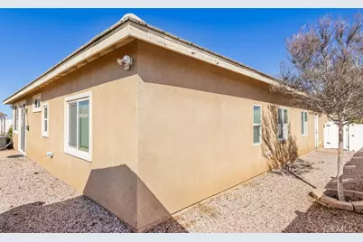 8466 Hoover Court, Oak Hills, CA 92344 - Photo 31