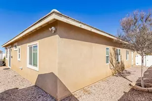 8466 Hoover Ct, Oak Hills, CA 92344 - Photo 31