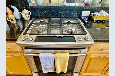 2172 Kellogg Avenue, Corona, CA 92879 - Photo 15