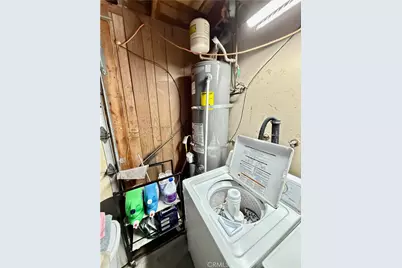 2172 Kellogg Avenue, Corona, CA 92879 - Photo 41