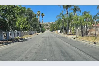 23729 Citrus Avenue, Perris, CA 92570 - Photo 3