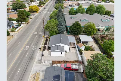 215 W Lugonia Ave, Redlands, CA 92374 - Photo 33