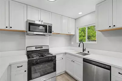 215 W Lugonia Ave, Redlands, CA 92374 - Photo 9