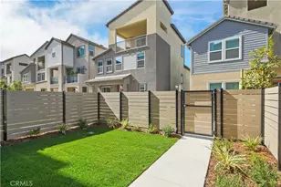 27331 Bear Creek Ln, Valencia, CA 91381 - Photo 3