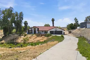 18085 Golden Leaf Ln, Riverside, CA 92504 - Photo 3