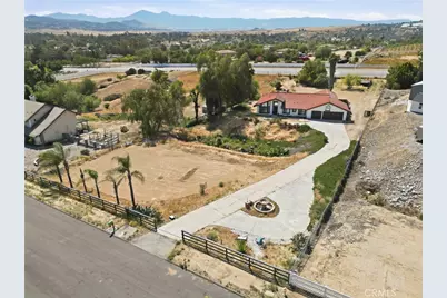 18085 Golden Leaf Lane, Riverside, CA 92504 - Photo 41