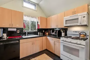 27538 Meadow Dr, Lake Arrowhead, CA 92352 - Photo 15