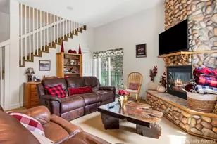 27538 Meadow Dr, Lake Arrowhead, CA 92352 - Photo 9