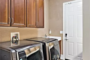 689 Crystal Mountain, Riverside, CA 92506 - Photo 37
