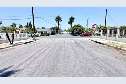 11154 Towne, Los Angeles, CA 90061 - Photo 57