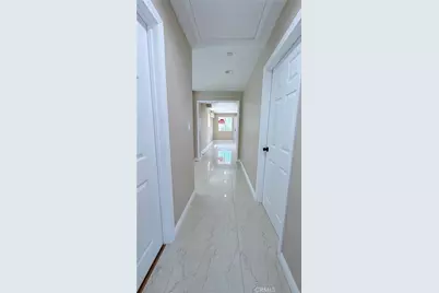 11154 Towne, Los Angeles, CA 90061 - Photo 29