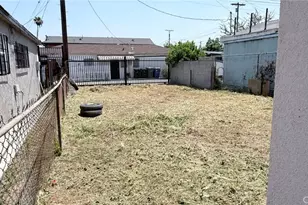 11154 Towne, Los Angeles, CA 90061 - Photo 43