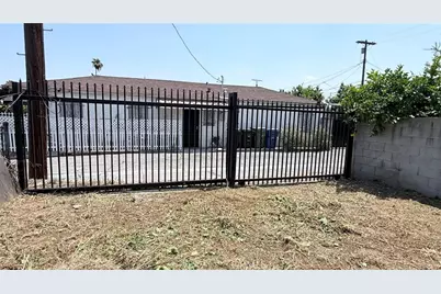 11154 Towne, Los Angeles, CA 90061 - Photo 45