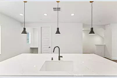 102 Sorrel Court, Burbank, CA 91506 - Photo 17