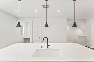 102 Sorrel Ct, Burbank, CA 91506 - Photo 17