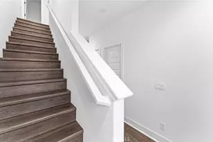 102 Sorrel Ct, Burbank, CA 91506 - Photo 9