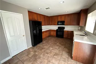 14051 Mare, Victorville, CA 92394 - Photo 7
