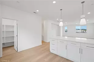 27318 Bear Creek Ln, Valencia, CA 91381 - Photo 17