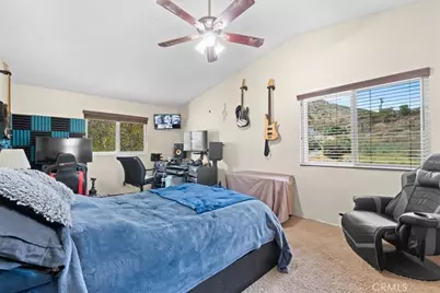 15070 Lancashire, Lake Elsinore, CA 92530 - Photo 17