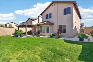 15370 Twinberry Ct, Fontana, CA 92336 - Photo 7