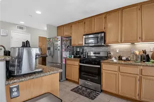 15370 Twinberry Ct, Fontana, CA 92336 - Photo 9