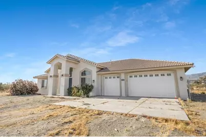1485 La Mesa, Phelan, CA 92371 - Photo 3