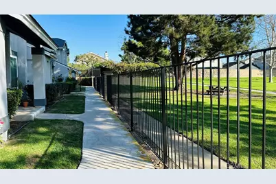 18242 Parkview #106, Huntington Beach, CA 92648 - Photo 19