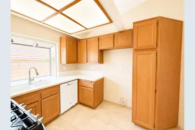 9195 Stone Canyon Road, Corona, CA 92883 - Photo 11