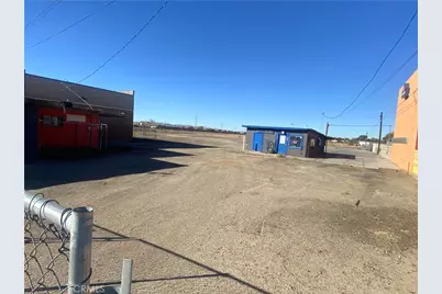11598 Barlett, Adelanto, CA 90231 - Photo 3
