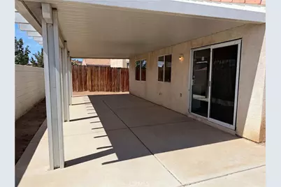 13577 Monterey, Victorville, CA 92392 - Photo 5