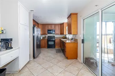 13363 Merry Oaks, Victorville, CA 92392 - Photo 15