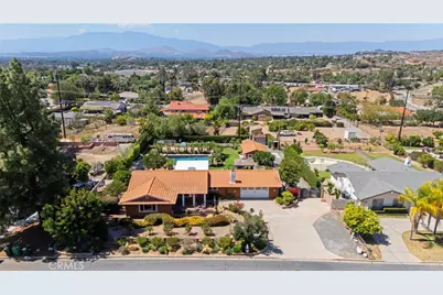 16520 Wagon Wheel Drive, Riverside, CA 92506 - Photo 45