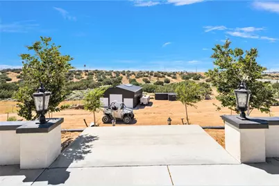 7560 Royal View, Oak Hills, CA 92344 - Photo 59