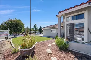 25417 Clover Glen Cir, Murrieta, CA 92563 - Photo 5