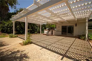 2350 Shadow Hill Dr, Riverside, CA 92506 - Photo 5