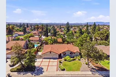 165 Cottonwood Avenue, Riverside, CA 92506 - Photo 9