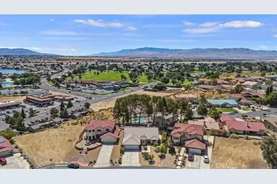18015 Wildwood, Victorville, CA 92395 - Photo 9