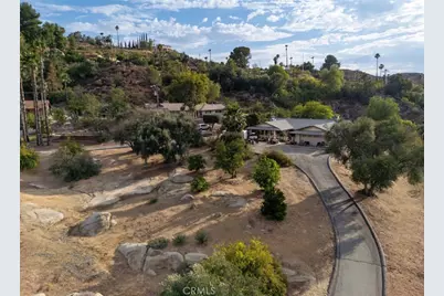 27531 Big Springs Ranch, Hemet, CA 92544 - Photo 3
