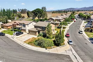1350 Gordon Ct, Beaumont, CA 92223 - Photo 3