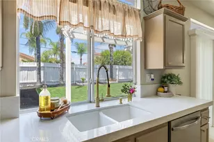 39543 Bainbridge Cir, Murrieta, CA 92563 - Photo 17