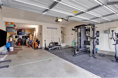 9048 Guadalupe Ave, Oak Hills, CA 92344 - Photo 33